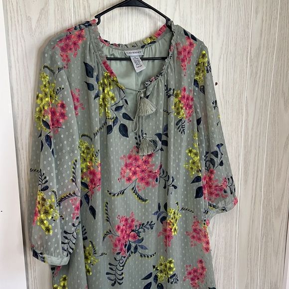 Catherine’s 1X 18/20w 1/2 sleeve floral blouse. Layered bodice. Ties in front - Picture 2 of 7